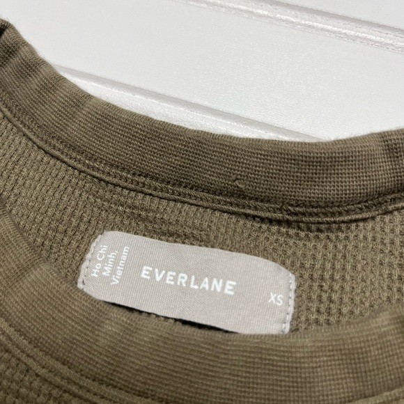 EVERLANE Waffle Knit Crewneck Tee in Olive - Picture 3 of 3